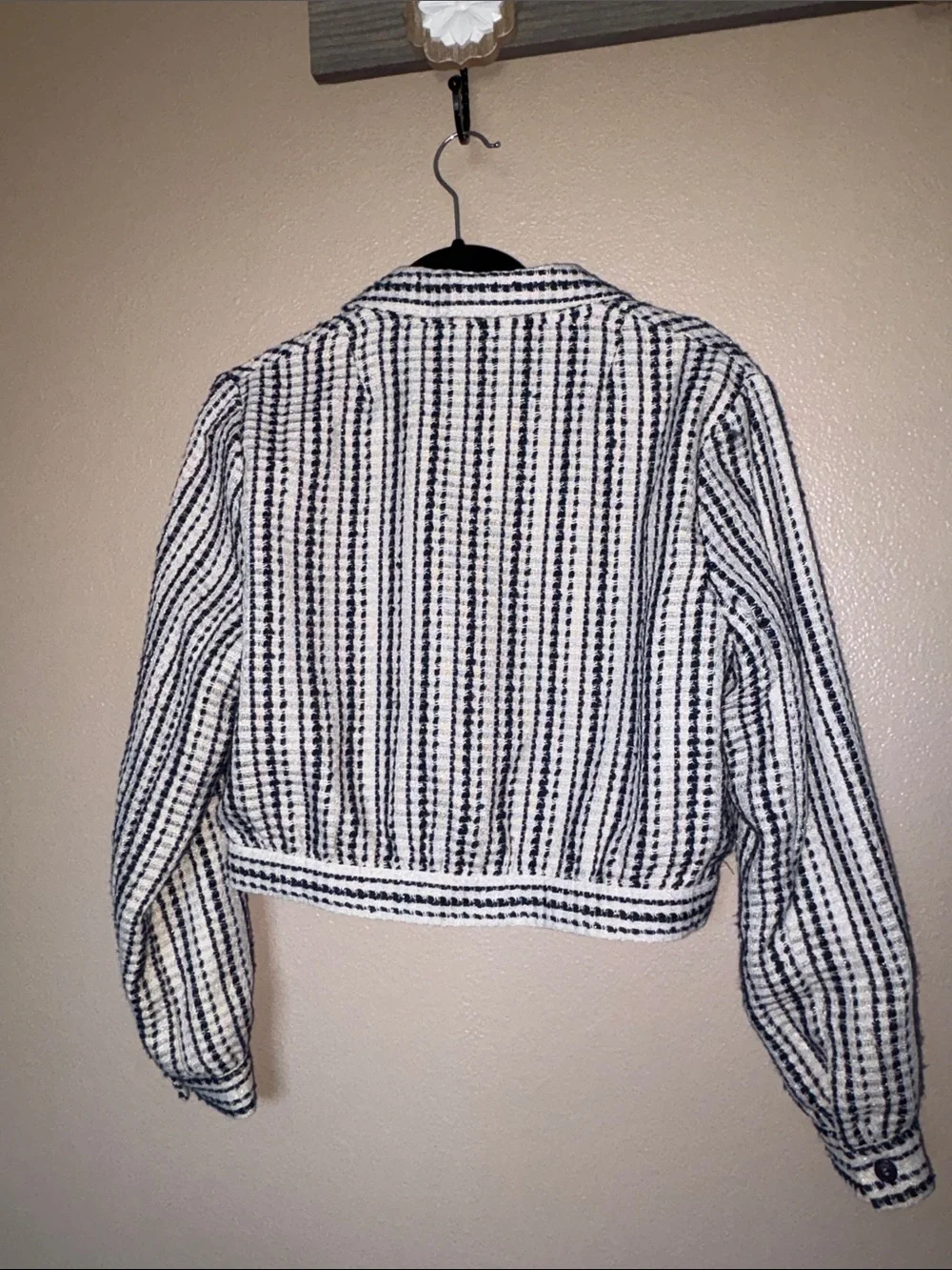 The Korner structured cropped